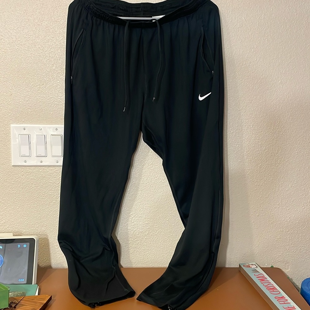 Men’s L Nike joggers black Dri-Fit brand.